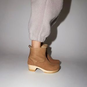 No.6 5" Pull On Shearling Clog Boot on Mid Heel in Honey Aviator